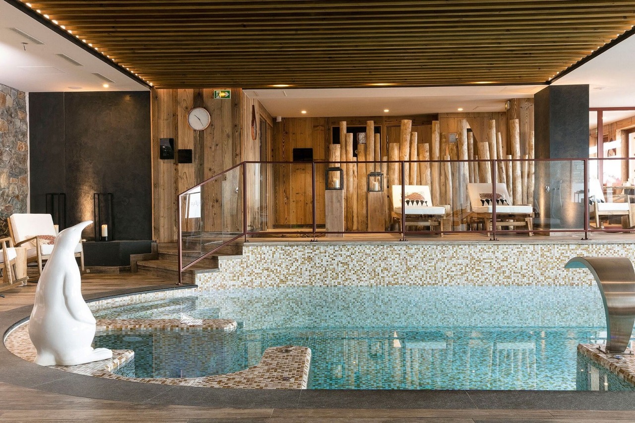 BEST DEAL WITH GRAND ALPINE HOTEL BANGKOK (3* HOTEL ) R-119